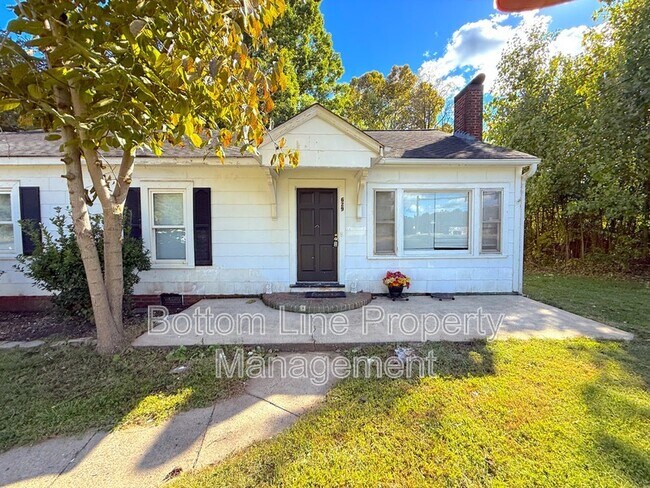 Photo - 629 Tuckaseege Rd House