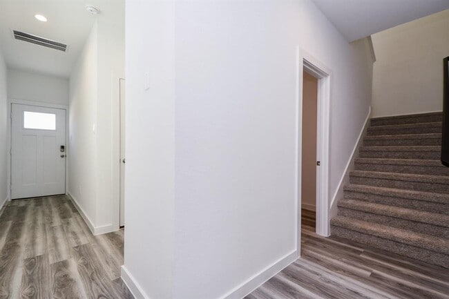 Building Photo - 3024 Crown Gate Dr