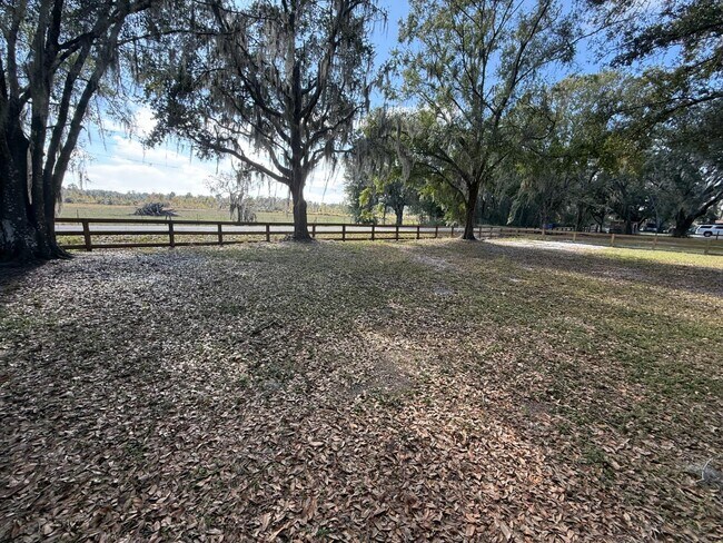 Foto del edificio - 640 Frank Griffin Ave