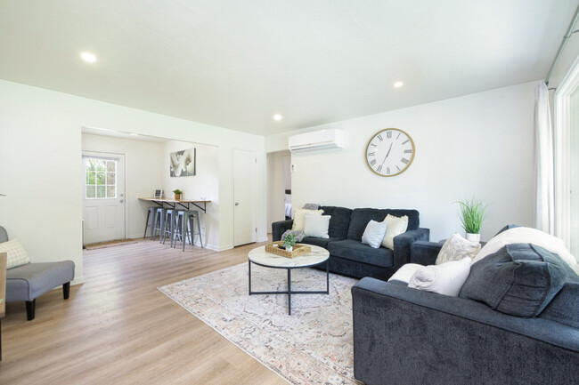 Building Photo - 6484 Aylesworth Dr