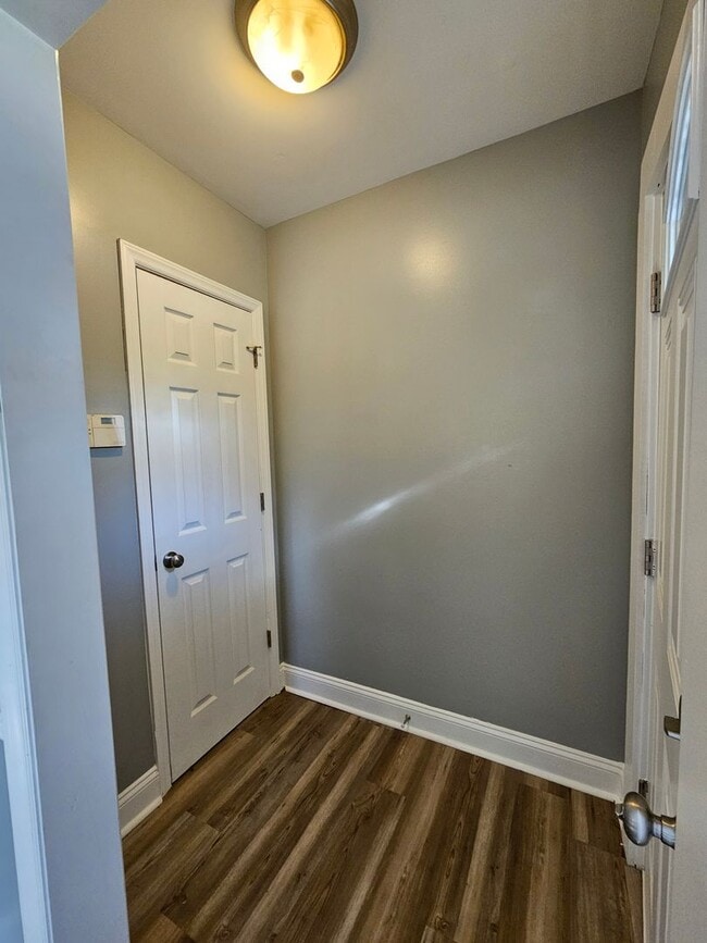 Building Photo - NEW LISTING!!!!!