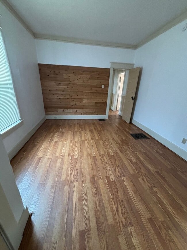 Building Photo - Freelard- Area between Ballard and Fremont