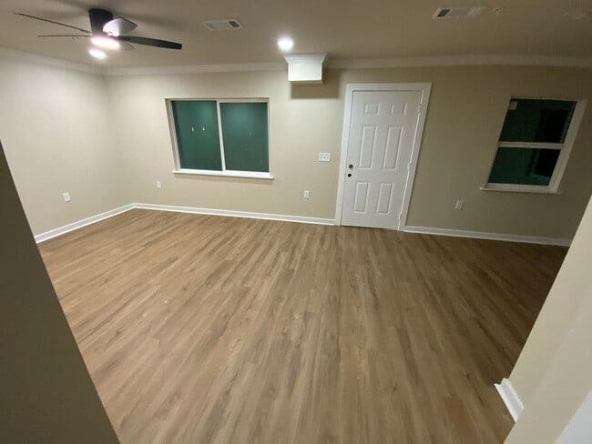 Building Photo - 1812 Sanford Dr