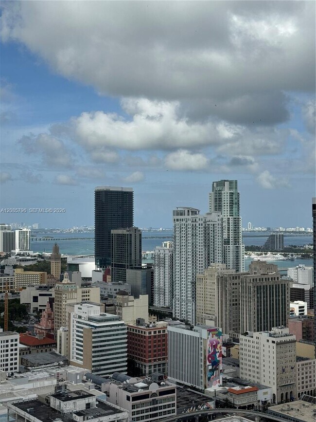 Foto del edificio - 350 S Miami Ave