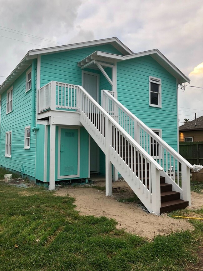 2919 Avenue R Unit Duplex 2 Rear Upstairs, Galveston, TX 77550 2919