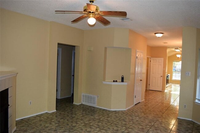 Building Photo - 8133 Tockington Way