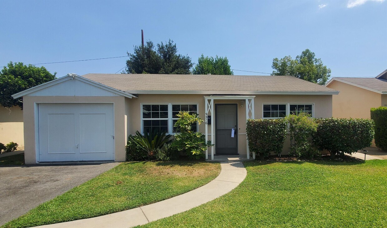 Foto principal - 9516 Bogue St
