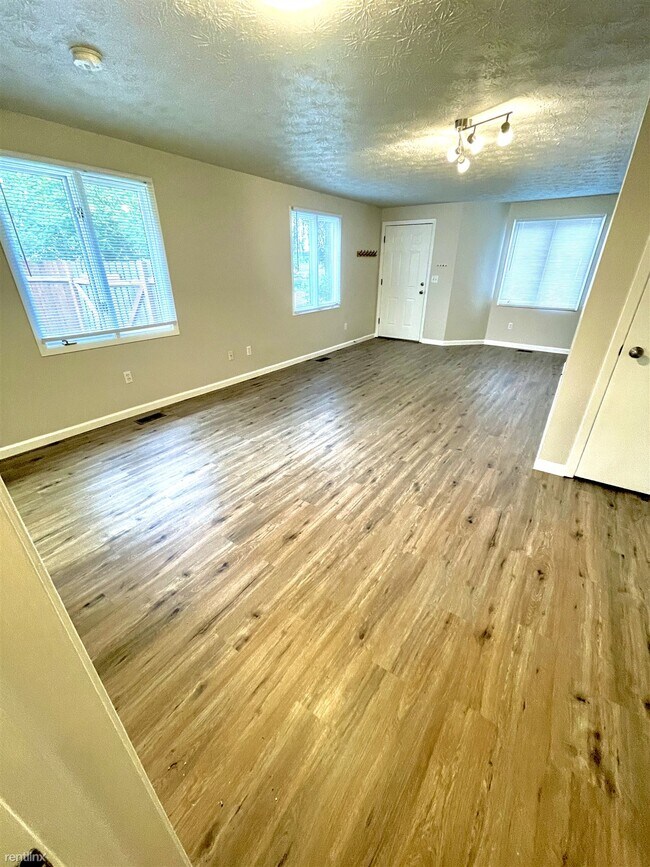 Building Photo - 3 br, 1.5 bath House - 11911 Copper Mounta...