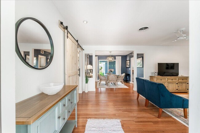 Building Photo - 1305 N J Ter