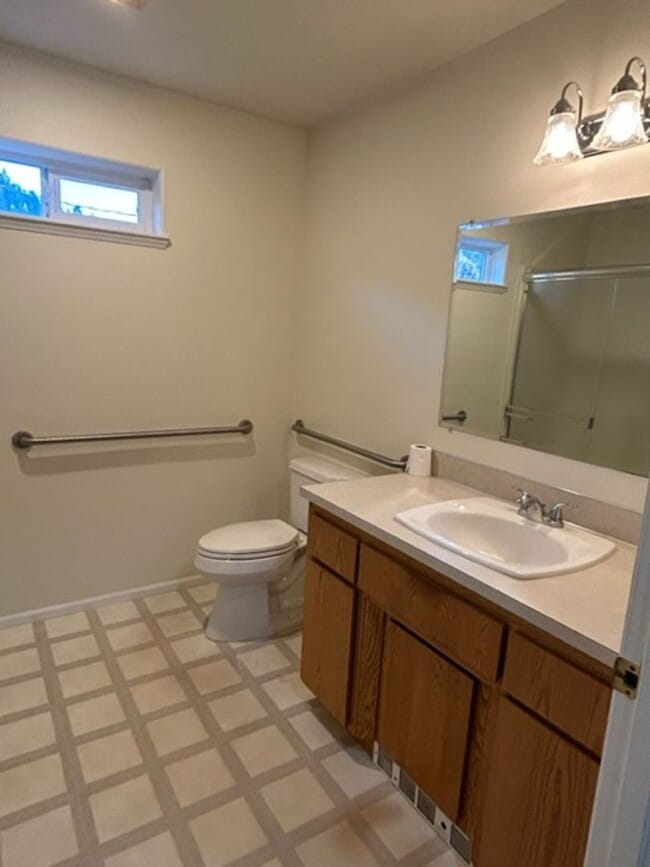 Foto del edificio - 422-422 Division Ave