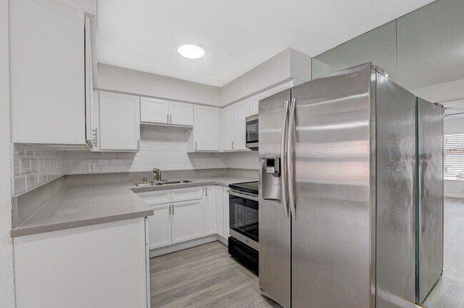 Foto del edificio - Affordable 2 Bedroom 1 Bathroom In Central...