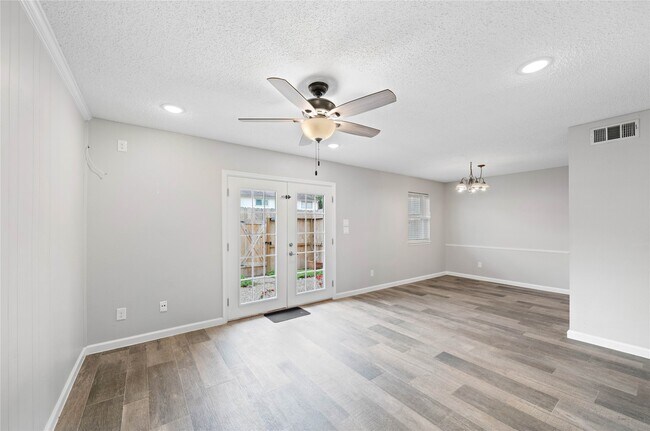 Foto del edificio - 14256 Misty Meadow Ln