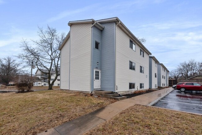 Foto del edificio - POPLAR PLACE