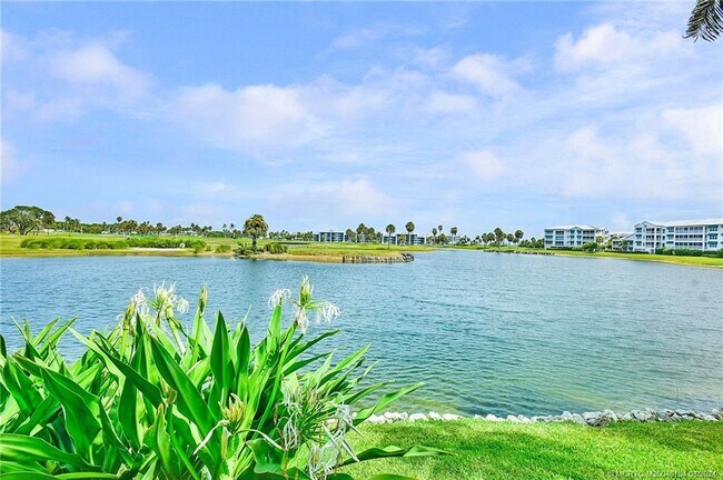 Foto del edificio - 311 Golfview Cir