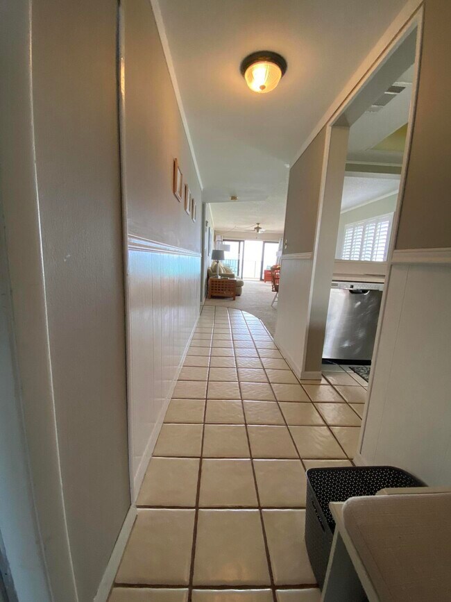 Building Photo - 10310 S Ocean Dr