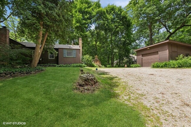 Building Photo - 718 Three Oaks Rd