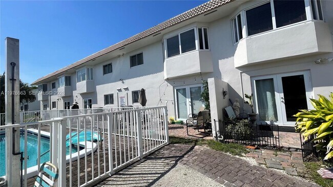 Foto del edificio - 840 Pine Dr