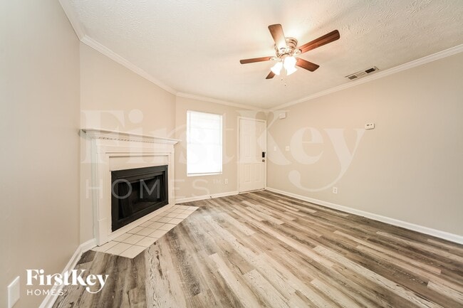 Foto del edificio - 350 Country Club Dr