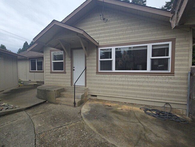 Building Photo - 741 Westgate Dr