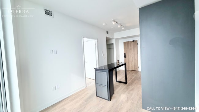 Building Photo - 1 Fairview Rd E