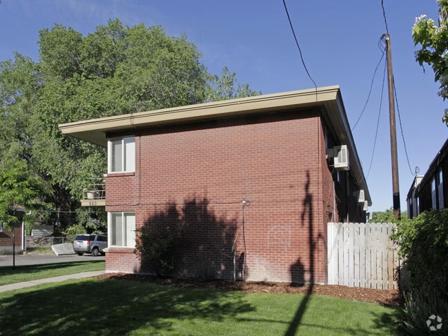 Building Photo - 660 S 800 E