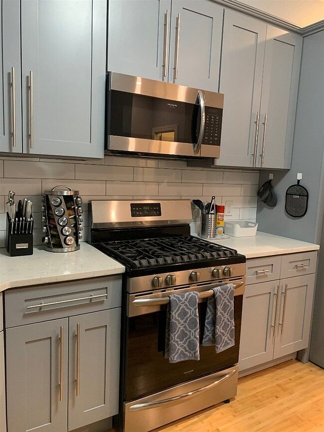 Kitchen Area - 195 Grant Ave