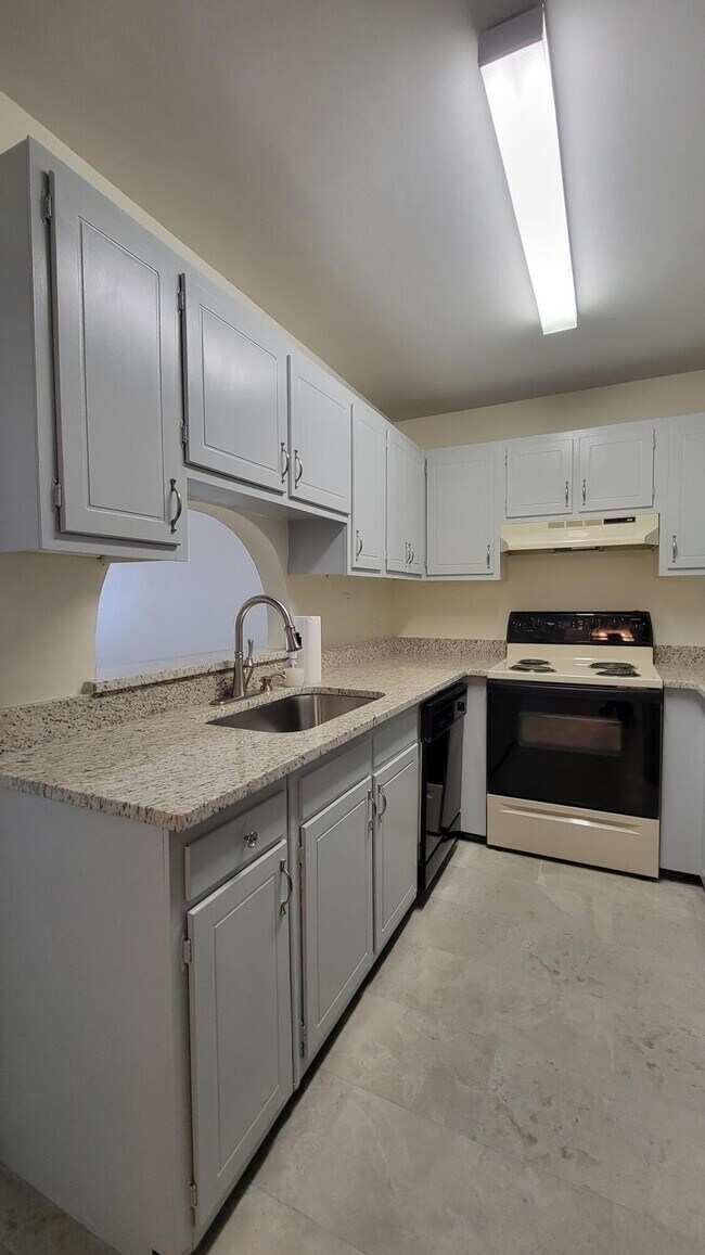 726 Eglin Pkwy NE Unit 5A, Fort Walton Beach, FL 32547 Condo for Rent