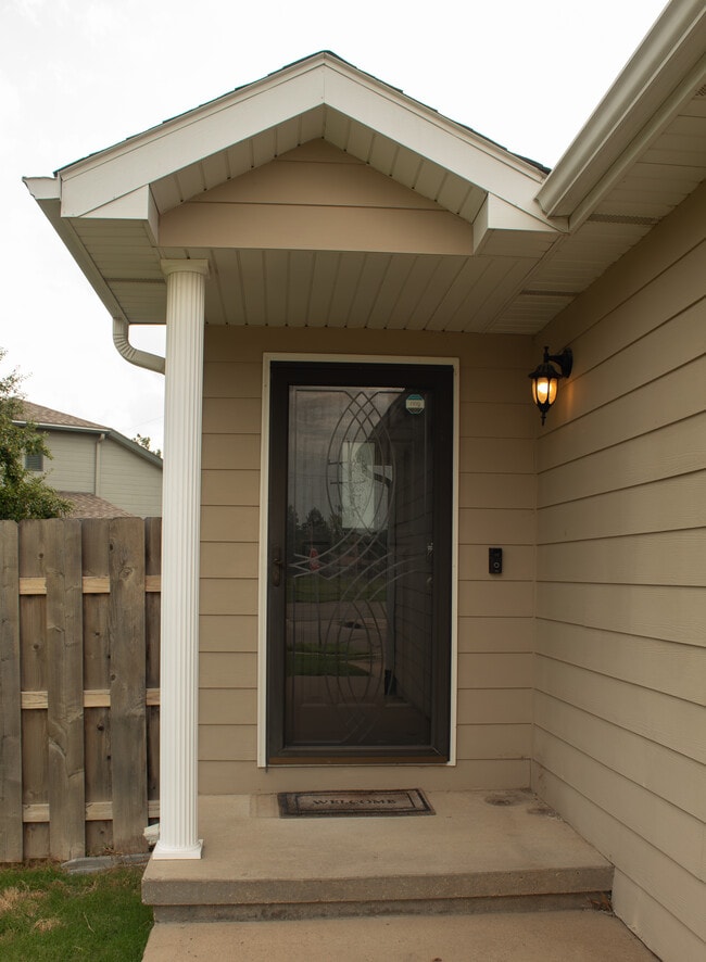 Building Photo - 2142 Oxford Dr