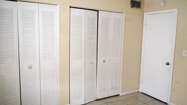 Building Photo - 6080 Forest Hill Blvd