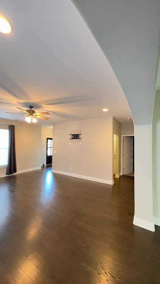 Building Photo - AVAILABLE NOW!! Beautiful 4 bd in Cambridg...