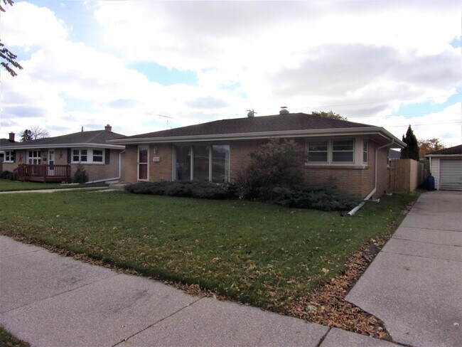 Building Photo - 1031 Carlton Dr