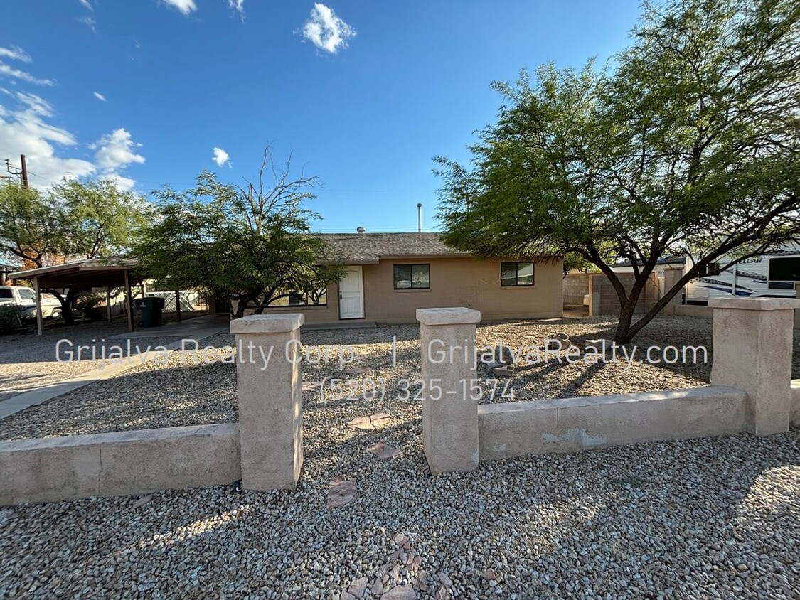 Foto principal - Beautifully Remodeled 4 Bedroom 2 Bath Hou...