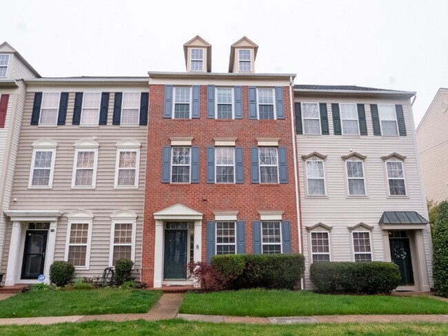 Building Photo - Your Dream Townhome Awaits!