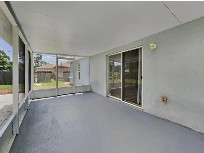 Foto del edificio - 3 Bedroom Single Family Home in Palm Bay