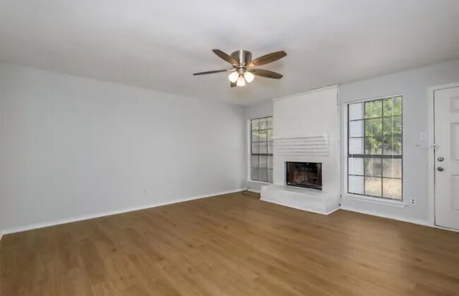 Foto del edificio - 6814 S Creek Dr