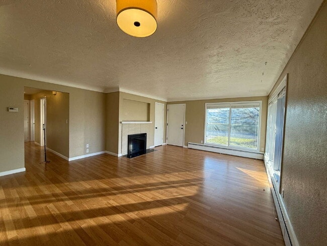 Building Photo - 1495 Lake Dr