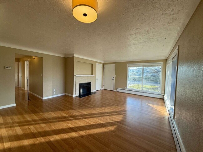 Foto del edificio - 1495 Lake Dr