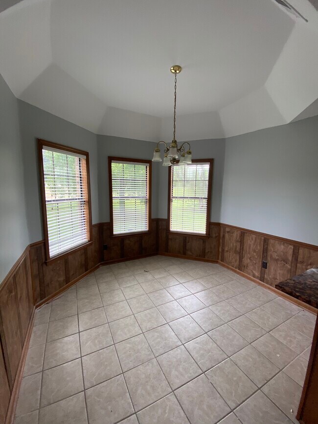 Kitchen Dining Area - 905 Red Banks Rd North