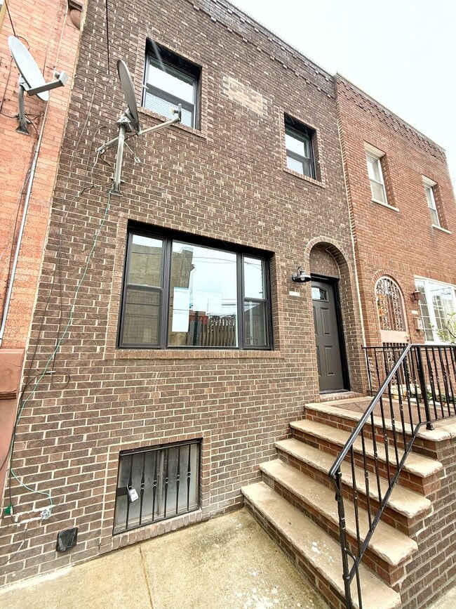 Building Photo - 2323 S 13th St