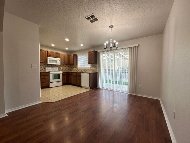 Foto del edificio - 3bed, 2bath 1,160sq.ft. 2car garage home in Central Caldwell location
