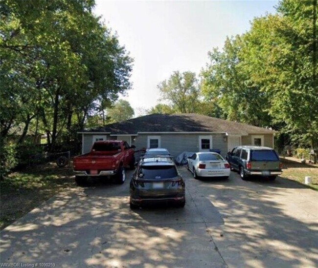 Building Photo - 605 9th St
