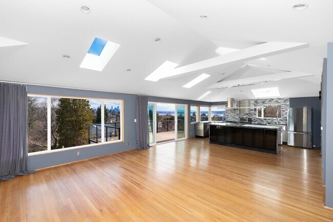 Building Photo - REDUCED AND $750 OFF!!!! Enjoy the Beauty ...
