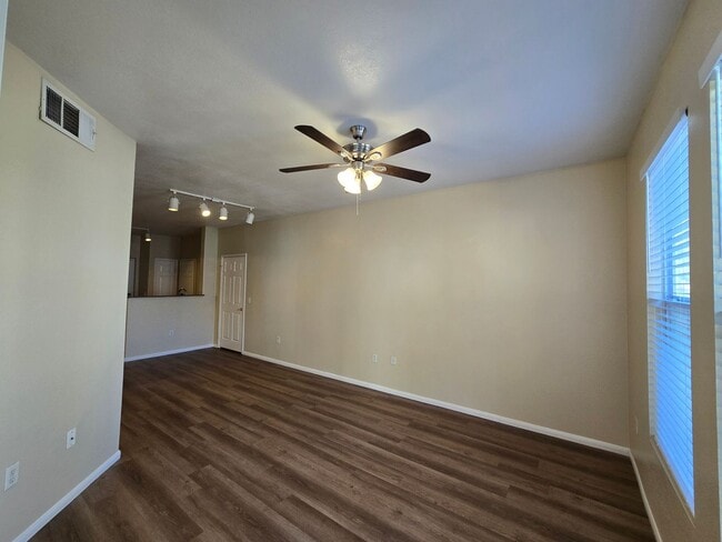 Building Photo - 1 bed, 1 bath condo with 2 car garage!!!