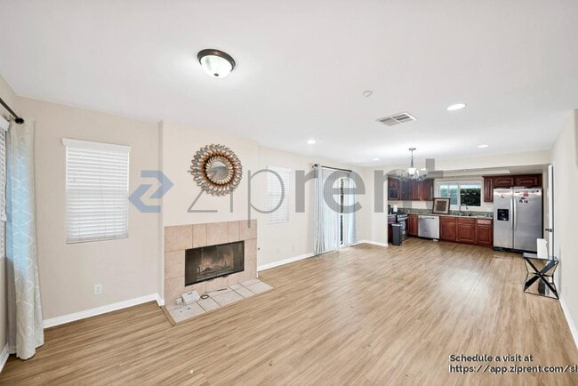 Foto del edificio - 443 Monrovista Ave