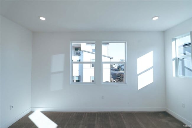 Building Photo - 418 Lobata