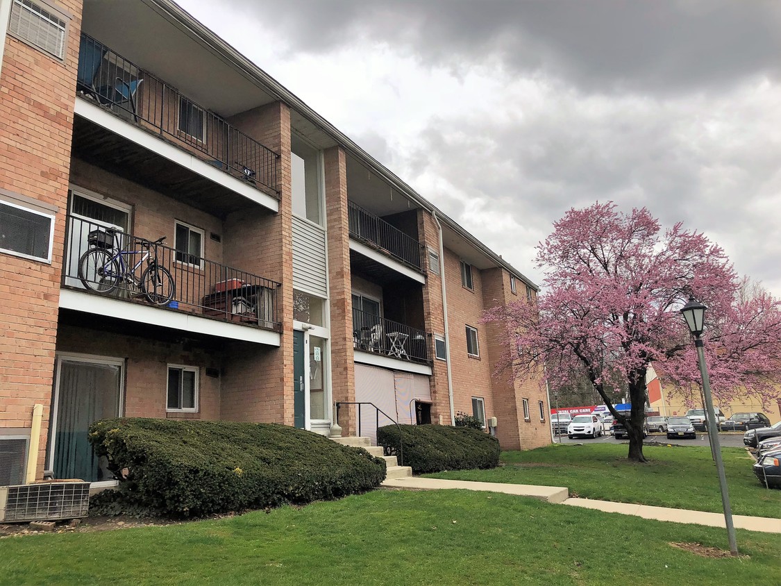 Primary Photo - Canal House Apartments