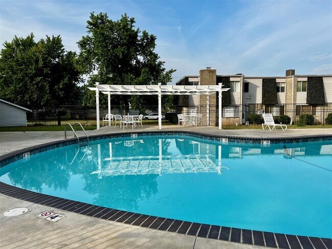 Foto del edificio - 214 Justin Dr