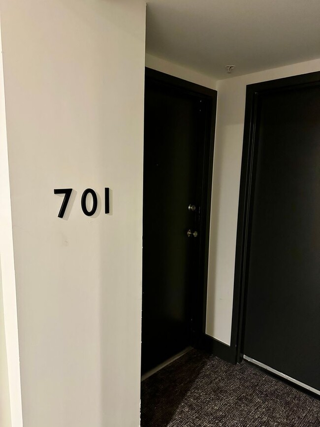 Foto del edificio - 1 BED | 1 BATH | DRAYTON TOWER