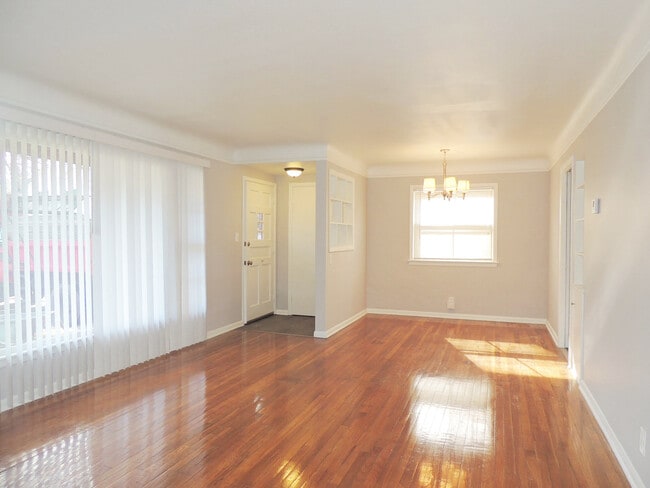 Building Photo - 3 Bed - 1 Full Bath Ranch for Rent