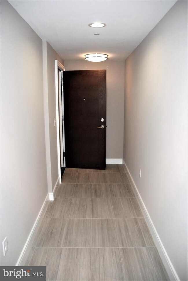 Foto del edificio - 8302 Woodmont Ave